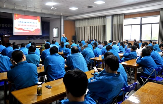 黨委副書記、工會主席胡夏生主持論壇